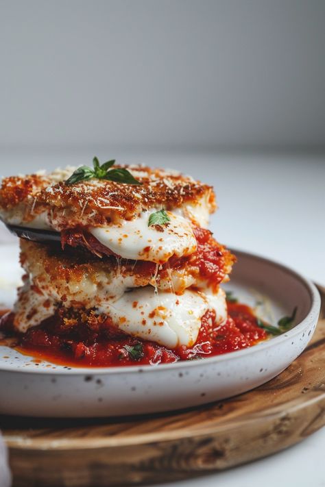 Easy Keto Eggplant Parmesan Stacks Recipe: Delicious and Low Carb Guide #ketodiet #ketorecipes #lowcarb Italian Eggplant Parmesan, Keto Eggplant Parmesan, Low Carb Eggplant Recipes, Marinara Sauce Homemade, Eggplant Parmesan, Classic Italian Dishes, Homemade Marinara, Freezer Cooking, Eggplant Recipes