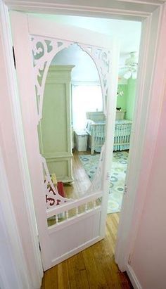 screen door as a nursery door Nursery Door, Diy Screen Door, Screen Doors, Diy Holz, Town House, Screen Door, Baby Things, Kids' Room