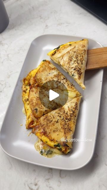 Easy Omelette, Omelette Breakfast, Lavash Bread, Egg Tortilla, Breakfast Omelette, High Protein Low Carb, 2 Eggs, The Egg, Easy Breakfast