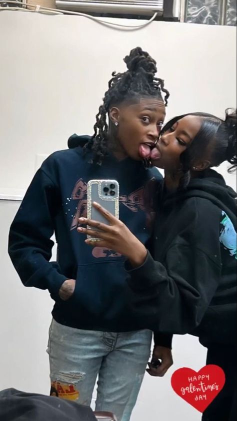 Stud And Fem Pfp Couple, Black Girlfriend Goals, Poc Wlw, Ebony Love, Like I Love You, Good Feeling, Girlfriend Goals, Black Love Couples, Black Couples Goals