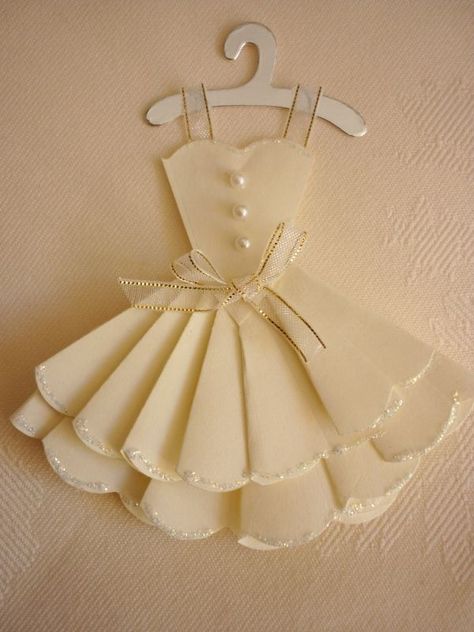 its so beautiful and easy to make you have to try this Hanging Dresses, Dress Cards, Paper Dresses, Origami Dress, Paper Clothes, Dress Card, Folding Origami, Mini Clothes, Paper Dress