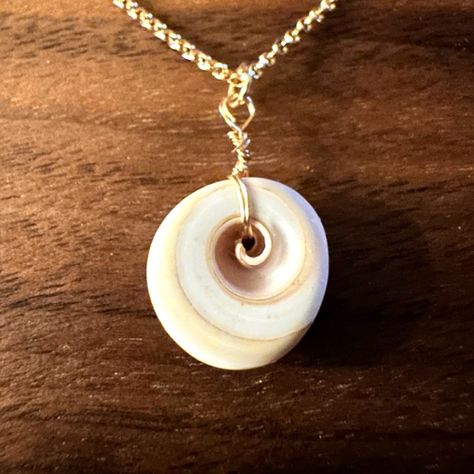 “Mermaid Money” Shiva Eye Shell Operculum Pacific Cat’s Eye “Trapdoor” Spiral Sea Snail Small Circular White/Cream Seashell Clam Beachy Vacation Surfer Ocean Marine Underwater Sea Life Nautical Aquatic Island Tropical Gold Double Sided Necklace. Named After The Hindu God, Shiva, The Shell Represents The Third Eye. Folklore Suggests Shiva Eye Shells Are “Mermaids’ Money” And Good Luck To Travelers And Fishermen. It’s A Symbol Of Protection As To Ward Off The “Evil Eye”. Coming From The Sea, This Mermaid Money, Underwater Sea Life, Seashell Projects, Shiva Eye, Underwater Sea, Magnetic Necklace, Sea Snail, Chocker Necklace, Vintage Beads Necklace