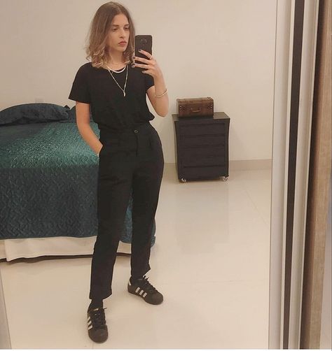 Black Adidas Superstar Outfit, Adidas Superstar Outfit, Superstar Outfit, Adidas Superstar Black, Black Superstar, Adidas Outfit, All Black Outfit, Work Outfits Women, Formal Outfit