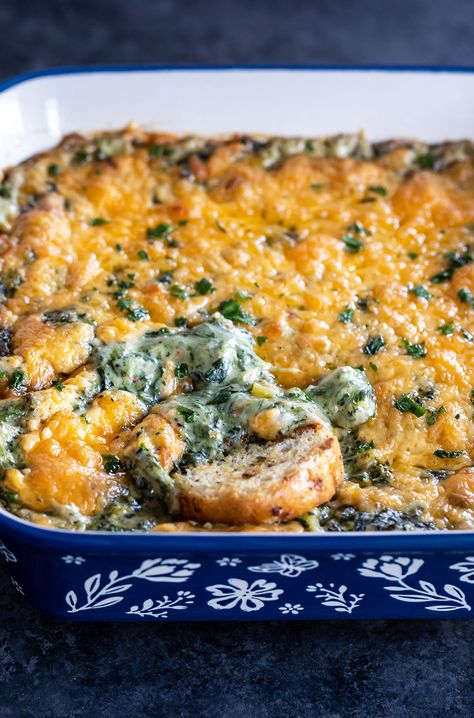 Baked Spinach Corn Dip Spinach Corn Recipes, Espinaca Dip, Vegetarian Thanksgiving Menu, Lake Gaston, Hot Dips, Bread Crackers, Baked Dips, Baked Spinach, Spinach Bake