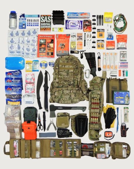 Zombie Apocalypse Kit, Camping Gear Survival, Emergency Preparedness Kit, Survival Bag, Tactical Gear Loadout, Survival Life Hacks, Apocalypse Survival, Survival Equipment, Survival Techniques