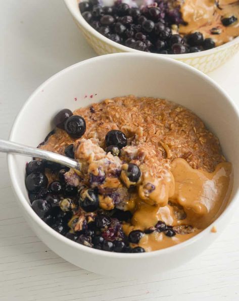 Microwave egg white oatmeal with peanut butter and berries. Egg White Breakfast Bowl, Microwave Egg Whites, Oatmeal High Protein, Oatmeal With Peanut Butter, Egg White Oatmeal, Banana Blueberry Oatmeal Muffins, Microwave Oatmeal, Healthy Breakfast Choices, Protein Ideas