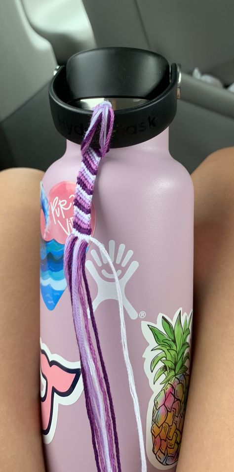 Water Bottle Bracelets, Friendship Bracelets On Water Bottle, Hydro Flask Aesthetic, Purple Hydro Flask, Hydroflask Color, Vsco Hydro Flask Aesthetic, Beachy Hydroflask, Cute Hydro Flask.water Bottles Insulated Cheep For Middle School Custom, Cute Friendship Bracelets