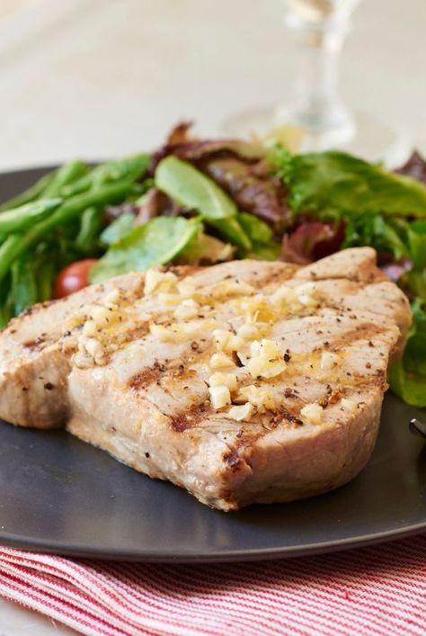 Recipe from Harris Teeter's Fresh Catch Newsletter Yellow Fin Tuna Recipe, Tuna Dinner Recipes, How To Cook Tuna, Tuna Dinners, Tuna Steak Recipes, Tuna Fillet, Grilled Tuna, Grilled Meat Recipes, Yellowfin Tuna