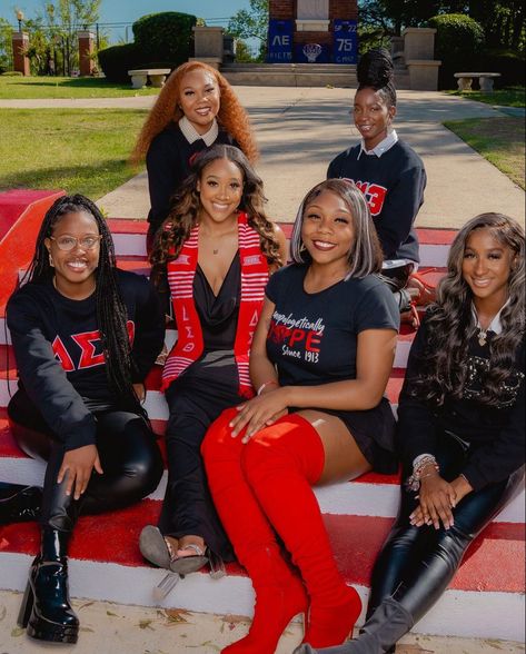 Black Sorority, Delta Sigma Theta Gifts, Jessica Pearson, Grad Shoot, Spelman College, Graduation Photography Poses, Travel Collage, Delta Sorority, Theta Sorority