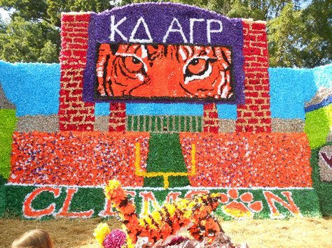 Clemson Kappa Delta & AGR's 2011 Homecoming Float College Homecoming, Homecoming 2024, Homecoming Floats, Homecoming Parade, Homecoming Week, Kappa Delta, Sports Photography, Daily Photo, College Football