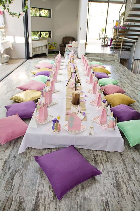 Indie Picnic, 13th Birthday Party Ideas For Girls, Picnic Parties, Kids Party Tables, Boho Seating, Pallet Tables, Bday Party Kids, Birthday Boho, Kids Picnic Table