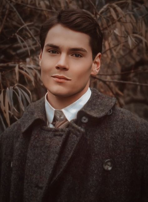 Gilbert Blythe Jonathan Crombie, Gilbert Blythe 1985, Jonathan Crombie, Inspiring Movies, Anne Blythe, Road To Avonlea, List Of Characters, Inspirational Movies, Gilbert Blythe