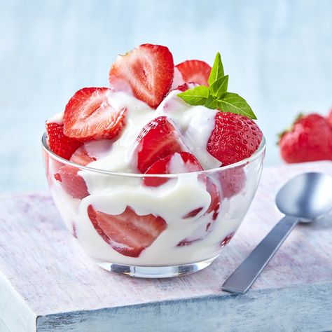 Ice Cream Aesthetic, Cream Donut, Canned Strawberries, Strawberry Bowl, Cream Sauce Pasta, Strawberry Delight, Strawberry Dessert Recipes, Sauce Pasta, Strawberry Yogurt