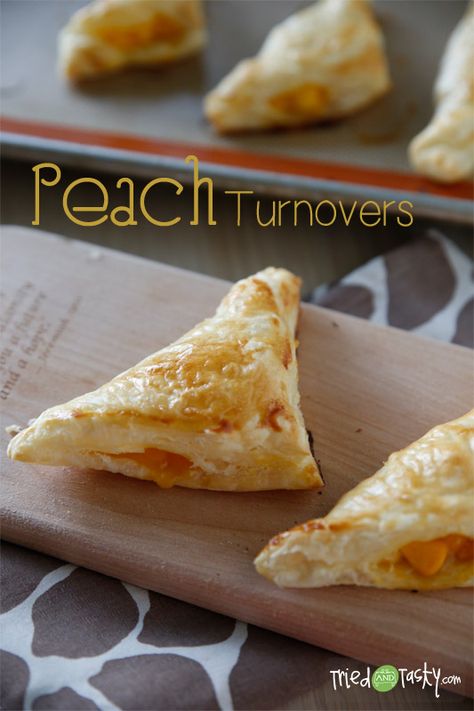 Peach With Puff Pastry, Peaches With Puff Pastry, Peach Turnovers With Fresh Peaches, Fresh Peach Turnovers Puff Pastries, Peach Tarts With Puff Pastry, Fresh Peach Puff Pastry Recipes, Turn Over Recipe, Things To Make With Peaches, Mini Turnovers