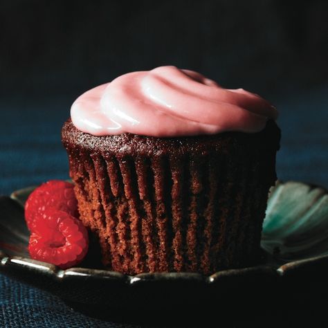 Discover our Velvety beet cupcakes recipe with raspberry icing — a superfood dessert sensation that's rich, creamy, moist and good for you, too! Beet Cupcakes, Raspberry Icing, Canadian Dessert, Delicious Cupcakes Recipes, Cupcake Chocolate, Easy Cupcake Recipes, Beet Recipes, 12 Cupcakes, Easy Cupcakes