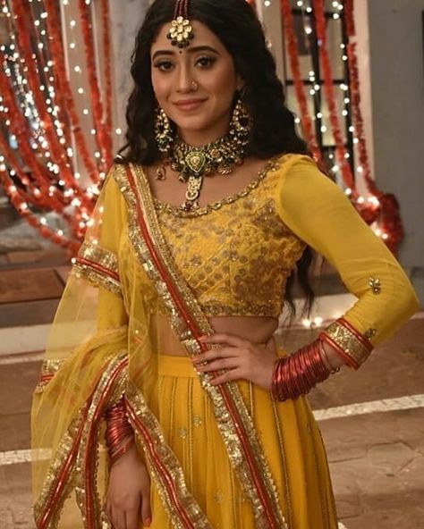 🌻🌻🌻 Shivangi Joshi Instagram, Kaira Yrkkh, Disco Style, Shivangi Joshi, Indian Bridal Dress, Vintage Products, Indian Bridal Fashion, Royal Outfits, Indian Bridal Outfits