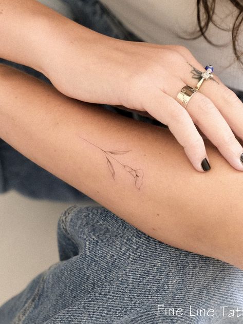 30 Meaningful Fine Line Tattoo Ideas for Females Minimal Lily Tattoo, Small Calla Lily Tattoo, Lily Fine Line Tattoo, Lily Bouquet Tattoo, Fine Line Lily Tattoo, Small Lily Tattoo, Calla Lily Tattoo, Lilies Tattoo, Back Of Ankle Tattoo