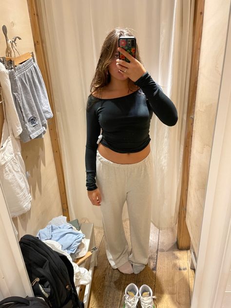 Brandy mellvile changing room white sweats and cut of long sleeve top Changing Room, Chill Fits, White Rooms, Sleeve Top, Long Sleeve Tops, White, Long Sleeve