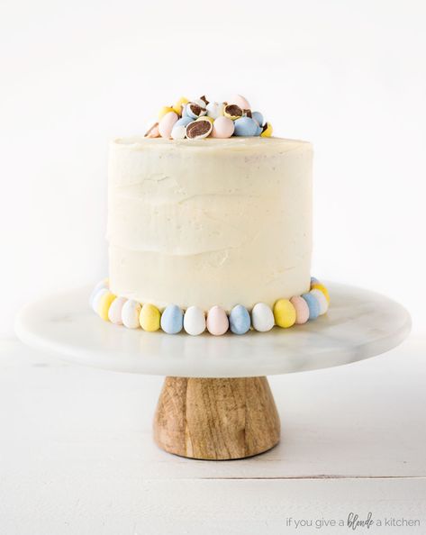 Easter Desserts Cake, Mini Eggs Cake, Easter Cake Decorating, Cake With Buttercream Frosting, Easter Egg Cake, Cadbury Eggs, Easter Egg Candy, Cake With Buttercream, Easter Sweets