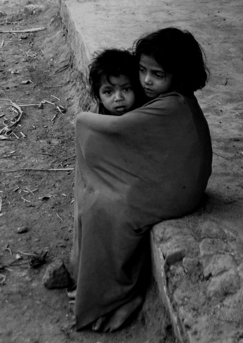 . Kind Photo, Andre Kertesz, Powerful Images, Poor Children, People Of The World, On The Ground, My Heart Is Breaking, People Around The World, White Photography