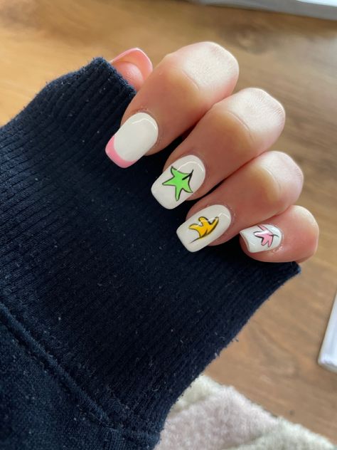 Heartstopper Acrylic Nails, Acrylic Nails For Teachers, Heartstopper Nail Art, Heart Stopper Nails, Heartstopper Nails Ideas, Heartstopper Nails, Themed Acrylic Nails, Heartstopper Outfits, Heartstopper Merch