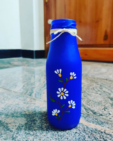 Painting Ideas On Bottles, Bottle Paintings, Diy Crafts Love, Diy Bowl, Crafts Love, Glass Painting Designs, Diy Glass Bottle Crafts, Glass Bottle Crafts, Background Blue