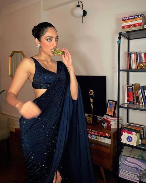 Sobhita Dhulipala, Trending Saree, Saree Wearing Styles, Simple Saree Designs, Tight Hug, Indian Sari Dress, Fancy Sarees Party Wear, Modern Saree, Bollywood Outfits