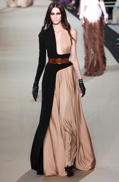 Stephane Rolland in Paris Fashion Week - Brown and Black Dress Black And Gold Dress, Fashion Paris, Stephane Rolland, Couture Mode, فستان سهرة, Black And Beige, Modieuze Outfits, Brown Dress, Looks Style