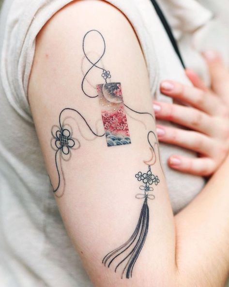 Asian Style Tattoo, Charm Tattoo, Korean Tattoo Artist, Famous Tattoo Artists, Framed Tattoo, Korean Tattoos, Red Tattoo, Knot Tattoo, Delicate Tattoo