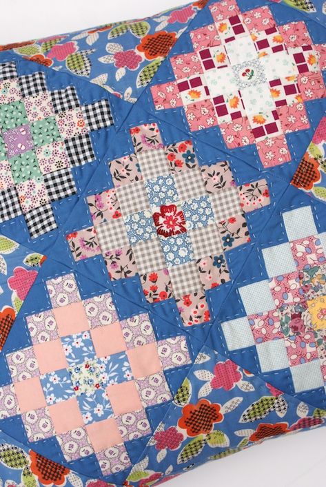 Vintage Haberdashery, Colchas Quilting, Granny Square Quilt, Keepsake Quilting, Lori Holt, Scrap Quilt Patterns, Scrap Quilt, Pretty Quilt, House Quilts