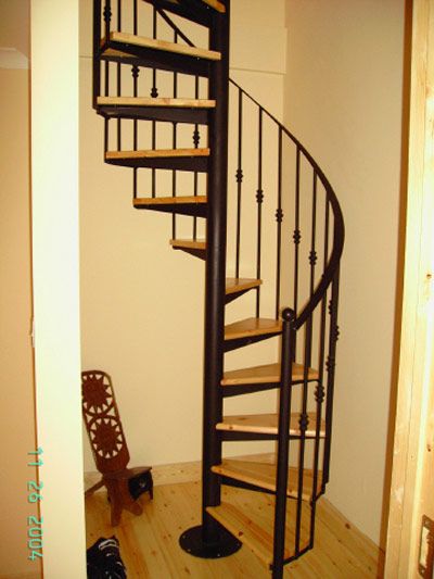 attic stairs - Google Search Attic Shower, Attic Rooms Ideas, Attic Nook, Spiral Stairs Design, Attic Makeover, Tiny House Stairs, Attic Closet, Attic House, Attic Flooring