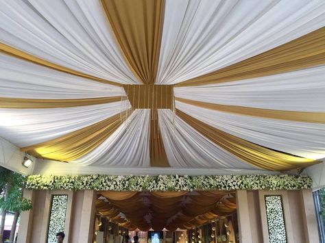 Bridal Room Decor, Ceiling Drapes, Wedding Tent Decorations, Starry Night Wedding, Ceiling Draping, Wedding Hall Decorations, Indian Wedding Video, Diy Wedding Backdrop, Luxury Wedding Decor