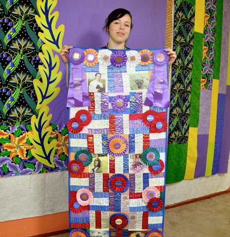 clever quilt made of Fair Ribbons Ribbon Quilt, State Fair, Quilt Making, Quilt Sewing, Last Day, Quilting, Ribbon, Horses, Sewing