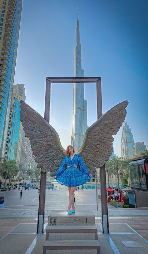 Wing of mexico in downtown dubai with burj khalifa view Burj Khalifa Pose Ideas, Burj Khalifa Photo Ideas, Dubai Mosque Outfit, Dubai Wings, Dubai Poses, Burj Khalifa Photography, Dubai Outfits Ideas, Dubai Photos, Dubai Photoshoot