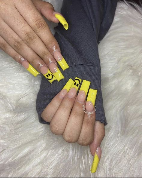 Yellow Birthday Nails, Photoshoot Nails, Turtle Nail Art, Baddie Nails, Trendy Fits, Nail Style, Nail Idea, Nail Tattoo, Dog Nails