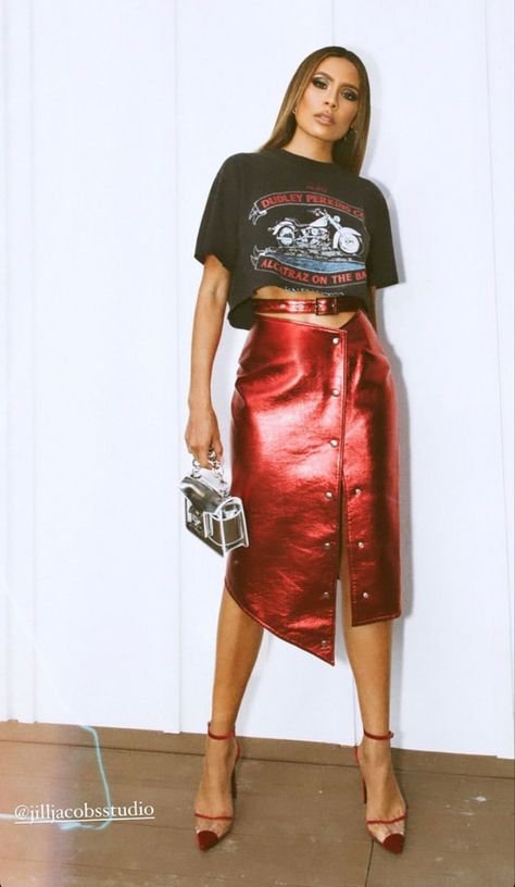 Desi Perkins Style, Metallic Skirt Outfit, Chic Office Wear, Metallic Midi Skirt, Desi Perkins, Hollywood Event, Hollywood Party, Metallic Skirt, Leather Jacket Outfits