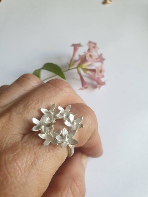 Flowers Silver Ring Flower Crown Ring Retro Ring Floral - Etsy Flowers Ring, Flowers Crown, Fire Jewelry, Ring Flower, Retro Ring, Vintage Style Rings, Floral Ring, Crown Ring, Botanical Jewelry