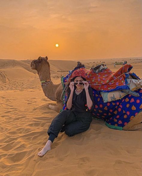 Jaisalmer Photography Travel, Desert Photoshoot Ideas, Desert Pictures, Travel Instagram Ideas, Beautiful Things In Life, Beach Poses By Yourself Photo Ideas, Thar Desert, Desert Photoshoot, Desert Safari Dubai