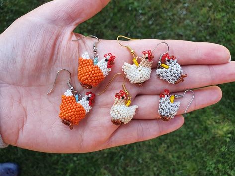 Beading Workshop, Huichol Pattern, Bead Weaving Tutorials, Seed Beading, Seed Bead Patterns, Beadwork Patterns, Beaded Crafts, Beaded Animals, Beading Projects