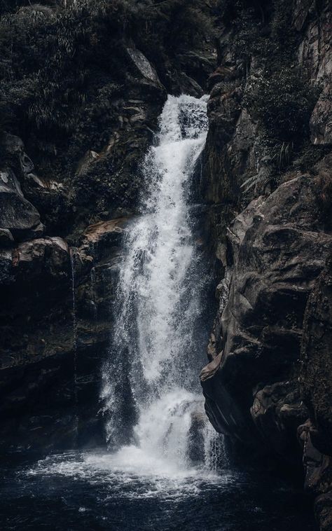 Wallpaper Waterfall, Stream Water, Waterfall Wallpaper, Waterfall Pictures, Mountain Waterfall, Dark Landscape, Water Aesthetic, Royal Garden, Scenic Photography