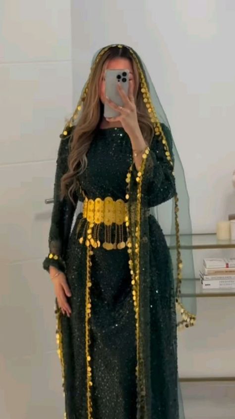 Iraq Clothing, Jalabia Styles, Muslimah Fashion Casual, Kurdish Dress, Classy Gowns, Girls Nightwear, Alt Outfits, Quick Braided Hairstyles, Pakistani Fancy Dresses