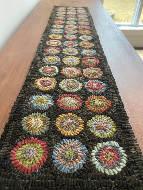 Circle Table Runner, Rug Hooking Kits, Vegetable Stand, Rug Hooking Pattern, Circle Table, Penny Rug, Rug Hooking Patterns, Sharpie Marker, Black Sharpie