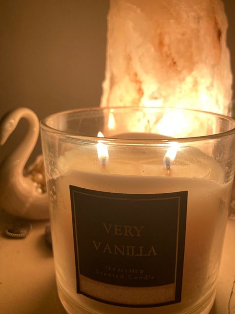 Vanilla Scented Candles Aesthetic, Dark Vanilla Girl Aesthetic, Vanilla Winter Aesthetic, Vanilla Smell Aesthetic, Dark Vanilla Aesthetic, Vanilla Boy Aesthetic, Vanilla Asethic, Vanilla Candle Aesthetic, Vanille Aesthetic