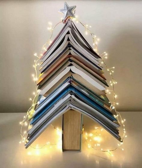 Christmas Tree Design Ideas, Christmas Tree Alternatives, Magic Christmas Tree, Christmas Tree Alternative, Christmas Tree Idea, Elegant Christmas Tree Decorations, Book Christmas Tree, Magic Christmas, Book Tree