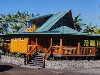 Hua: eco Polynesian, bamboo home in rural Hawaii, Pahoa Polynesian House, Hawaiian House, Bamboo Home, Different Types Of Houses, Eco Home, Dream Beach Houses, Cottage Farm, Bamboo House, Eco House