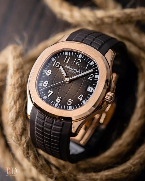 Patek Philippe Aquanaut 5167R in rose gold with a unique brown embossed dial and brown rubber strap #Time4Diamonds #PatekPhilippe #Aquanaut… White Watches For Men, Patek Philippe Mens, Swiss Automatic Watches, Mens Watches Affordable, Patek Philippe Calatrava, Gentlemans Club, Rose Gold Brown, Patek Philippe Watches, Patek Philippe Aquanaut