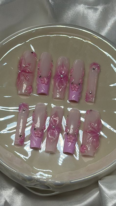 Custom made press on nails using high quality products by Apres and Kokoist. Carefully articulated and made with love <3.  Beautiful set for any occasion! Picture shape/length is square/xxlong ⚜️NAIL SETS COME WITH: 10 nails of your size 1 nail glue 1 cuticle stick 1 nail file 1 cuticle oil ⚜️ Check out my instagram to see more of my work @nails.x.audrey Square Trendy Nails, Customized Nails, Xxl Nails, Flower Press On Nails, Press On, Flower Press, Simple Acrylic, Diy Acrylic Nails, Drip Nails