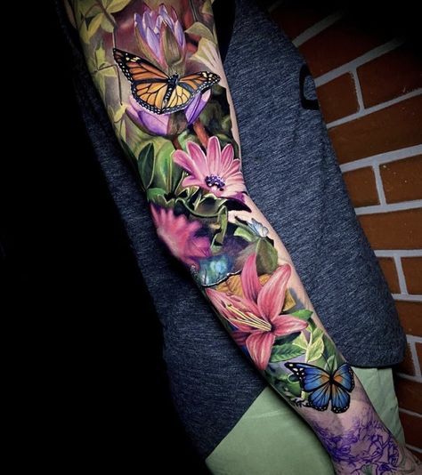 Tropical Leaves Tattoo, Butterfly Sleeve Tattoo, Colorful Sleeve Tattoos, Leaves Tattoo, Arm Sleeve Tattoos For Women, Garden Tattoos, Tattoos For Women Half Sleeve, Muster Tattoos, Floral Tattoo Sleeve