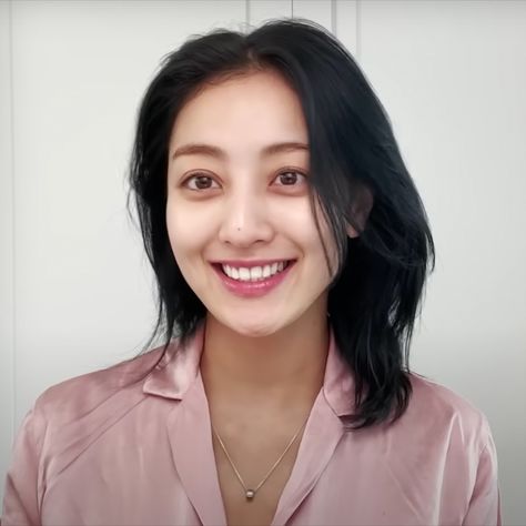 jihyo twice icon pfp twt header profile pic layout selfie selca makeup Jihyo No Makeup, Layout Selfie, Leader Twice, Twt Header, Twice Icon, Park Jihyo, Brown Eyed Girls, Twice Jihyo, No Makeup