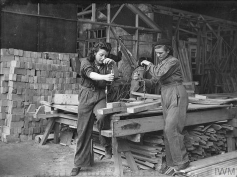 WOMEN CARPENTERS THEN AND NOW: WOMEN AT WORK IN ENGLAND, 1941 Women In Trades, Female Carpenter, Wooden Beam, 1940s Women, Famous Historical Figures, Land Girls, Women At Work, Gordon Parks, Breathtaking Photography